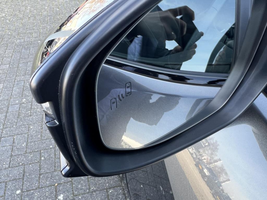 Toyota C-hr 2.0 phev 220 exec