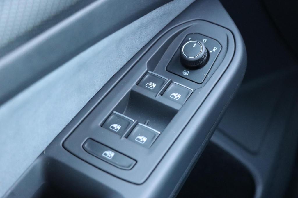 Volkswagen Golf 1.5 etsi r-line 150pk dsg7