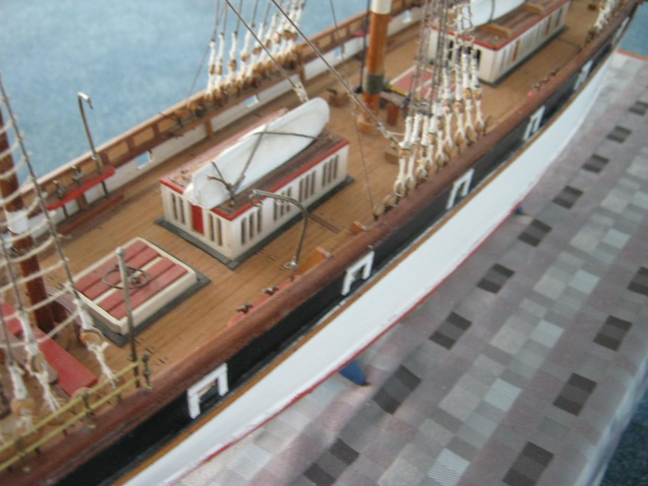 2 scheepsmodellen.