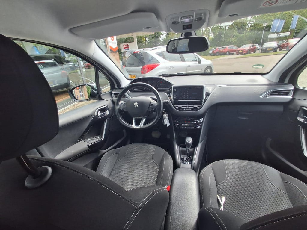 Peugeot 208 allure 1.2-110pk 5d (vol)automaat(eat6) navigatie | apple carpl