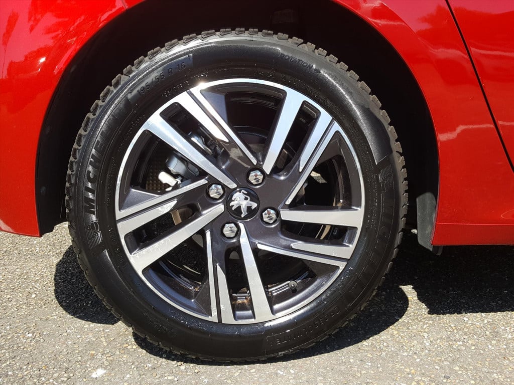 Peugeot 208 1.2 puretech 100pk allure navigatie | 3d-cockpit | afneembare t