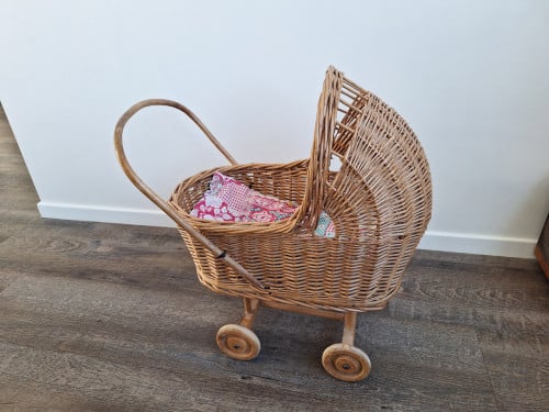 Vitage poppewagen