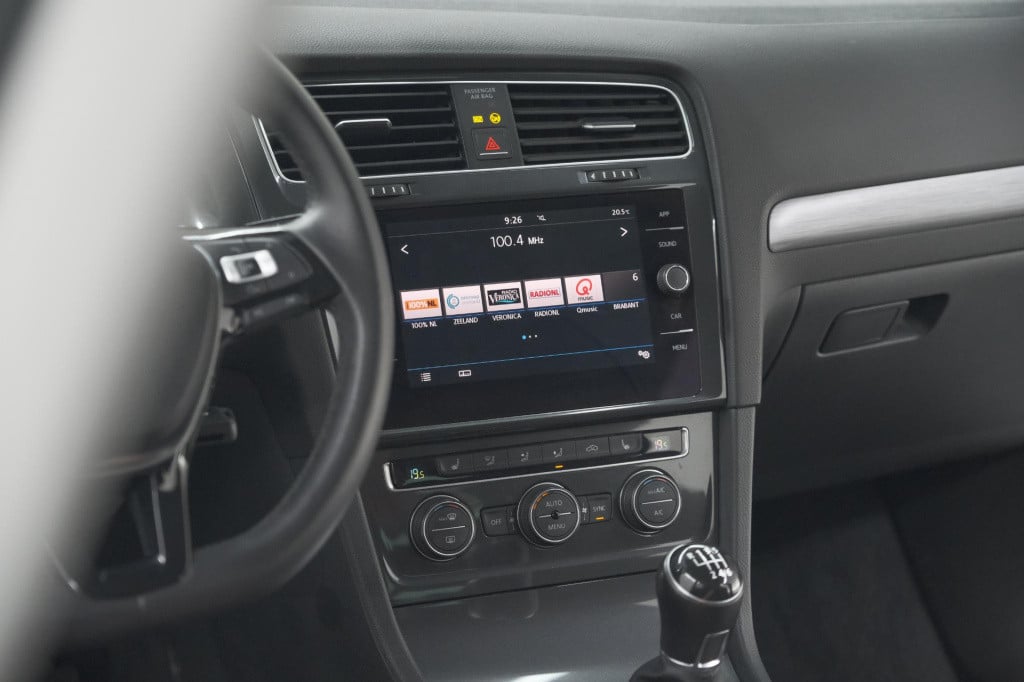 Volkswagen Golf 1.0 tsi 110pk highline | adaptieve cruise control | apple c