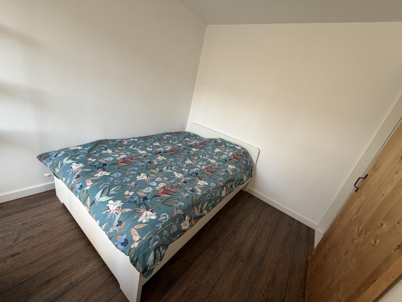 Te koop: IKEA Askvoll bed 140x200 – zo goed als nieuw.