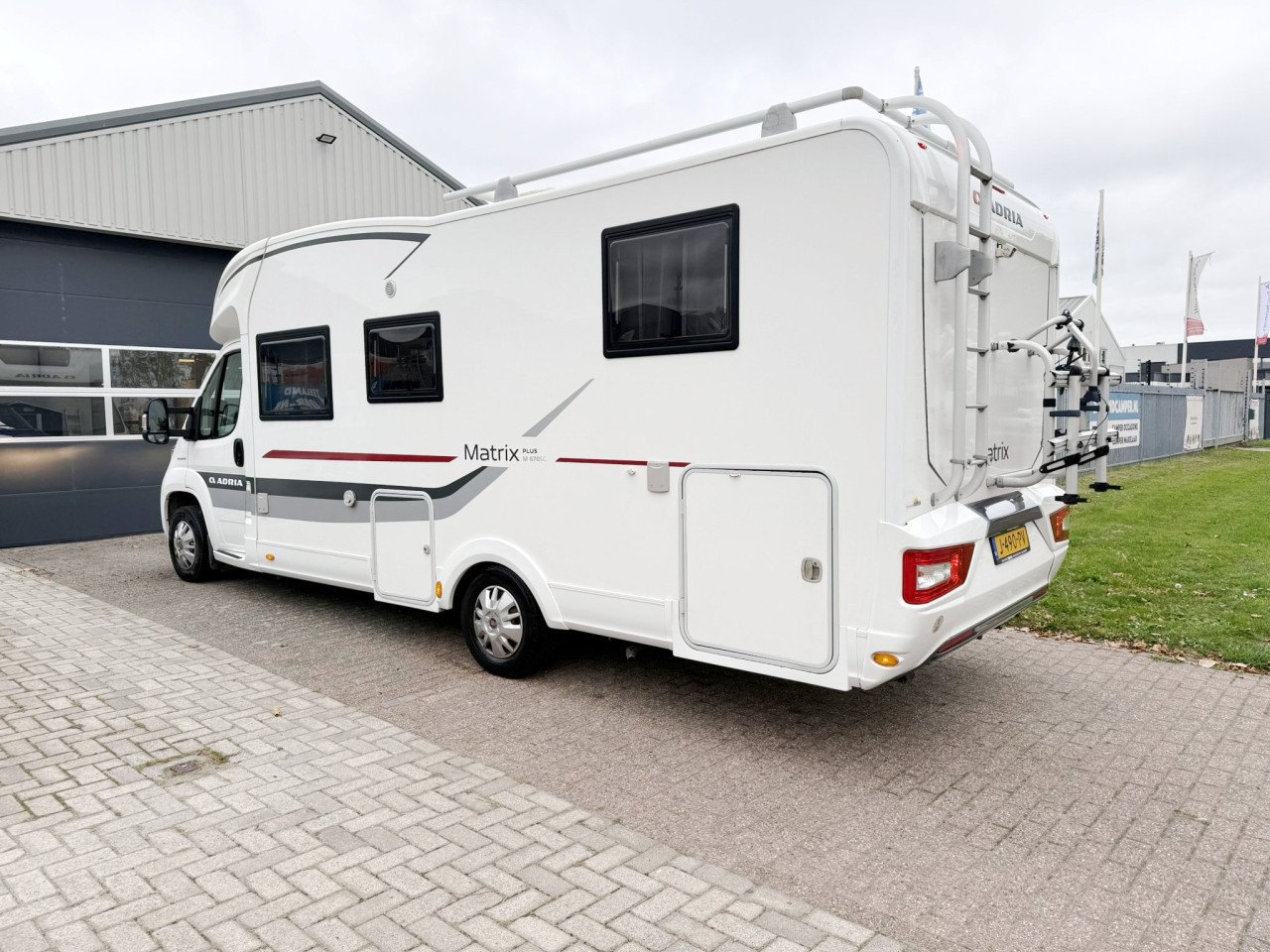 🚐 Adria Matrix Plus M670SC - Luxe gezinscamper vol comfort en vrijheid!