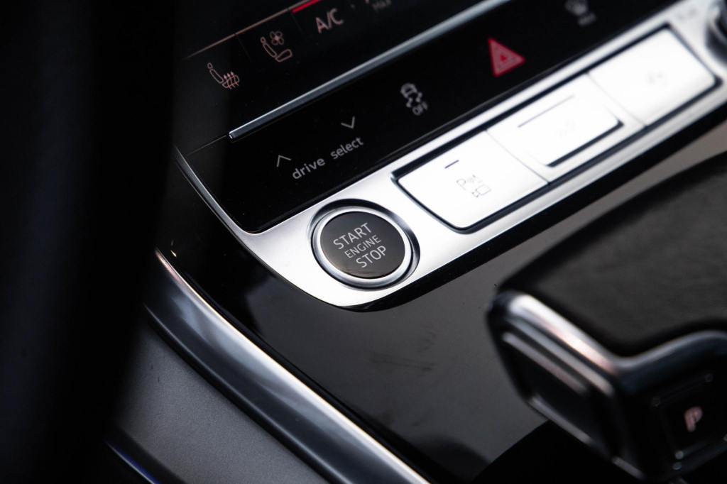 Audi Q7 sq7 s-line grijs kenteken 3x s-line / 360 camera / adaptive cruise 