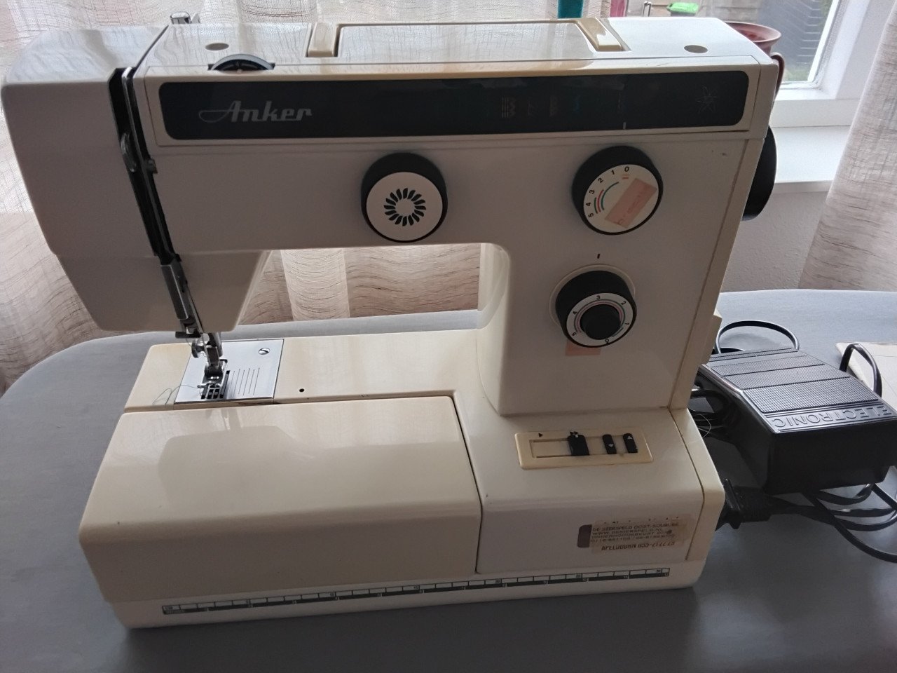 Naaimachine Anker