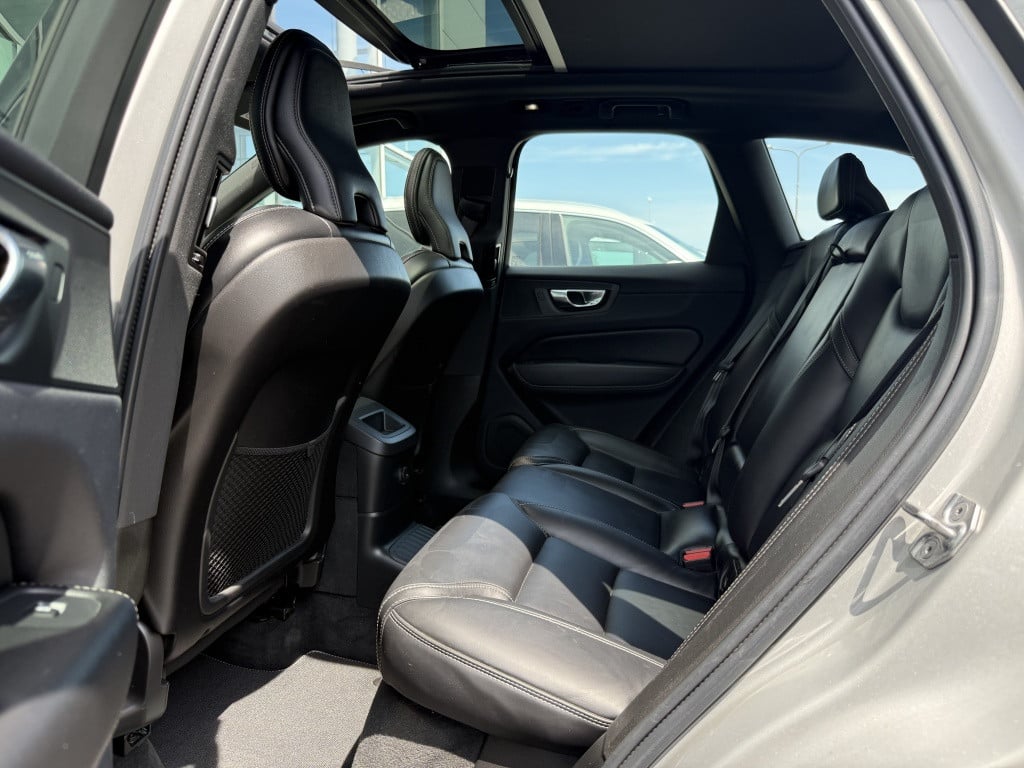 Volvo XC60 t6 340pk recharge r-design| adap.cruise| luchtvering| panodak| 2