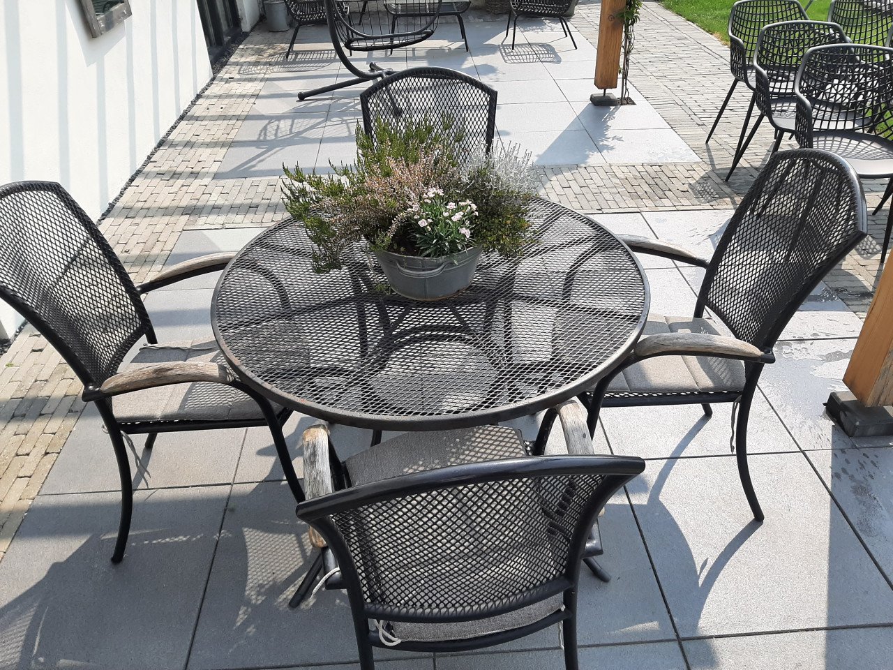 Metalen tuinset , tafel en 4 stoelen