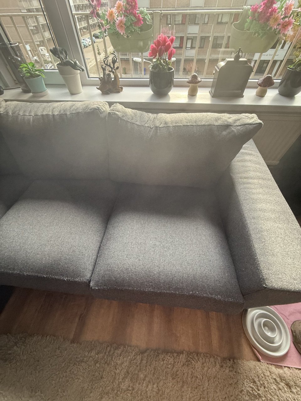 Hoekbank 235x235 grijs stof, 1 1/2 jaar oud