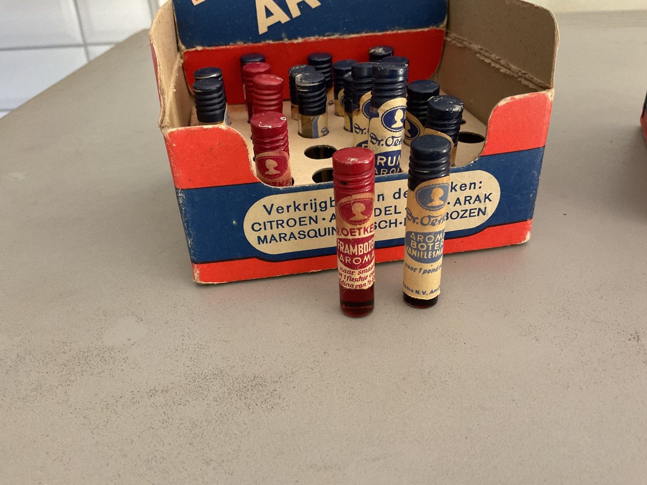 Oud winkeldoosje Dr. Oetker aroma