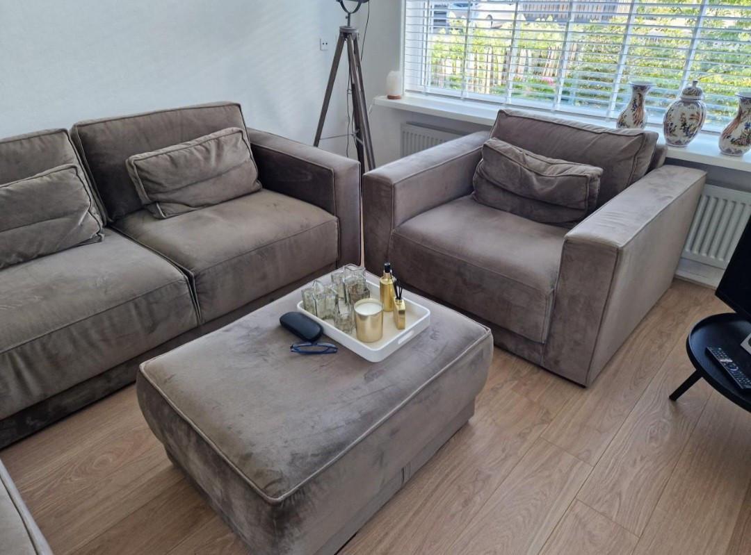 Grote hoekbank met fauteuil en poef - Taupe