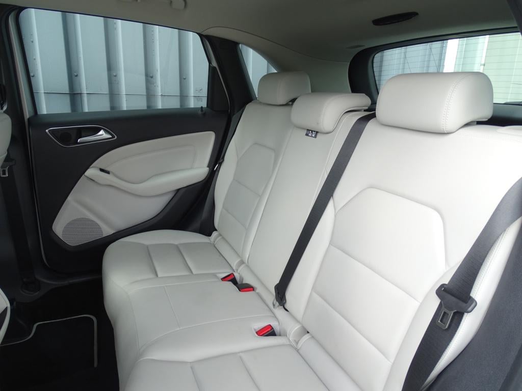 Mercedes-Benz B-Klasse 200 ambition automaat | leder | navi