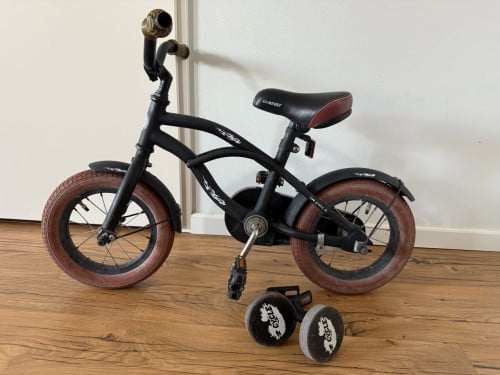 Kinderfietsje met zijwieltjes