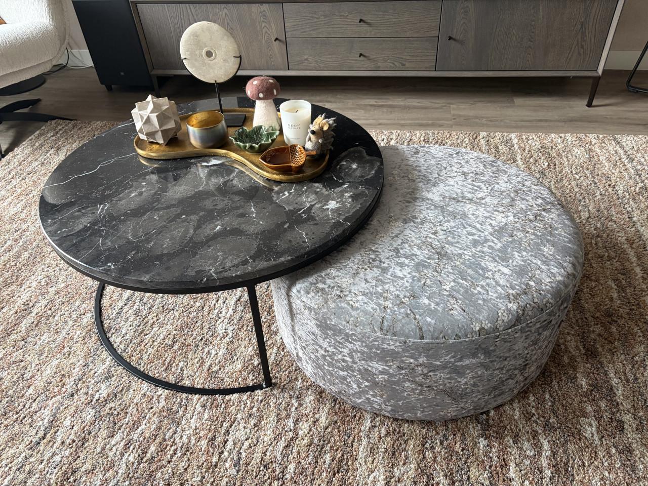 Salontafel marmer met poef van Goossens