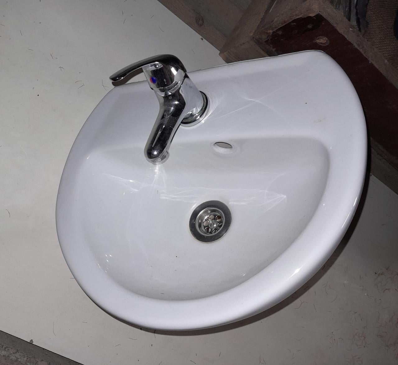 Wasbak + 1 hendelkraan warm/koud incl flex  aansluiting