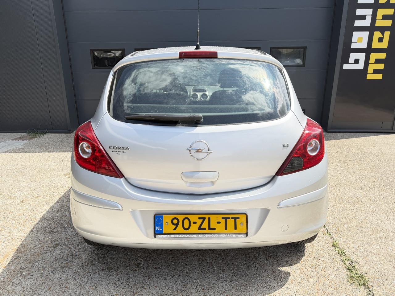 Opel Corsa 1.4 16V 66KW 3DRS 2008 Zilver Airco Apk Cruise Nap