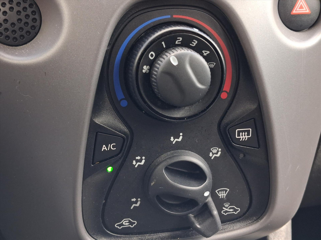 Peugeot 108 1.0 e-vti 72pk 5d active pack premium , airco