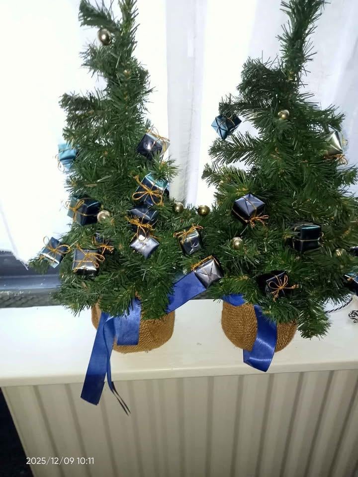 3 kleine kunst kerstbomen