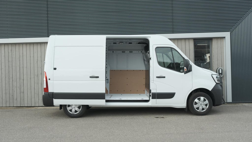 Renault Master t33 2.3 dci 135 l2h2 comfort | direct leverbaar | navigatie 