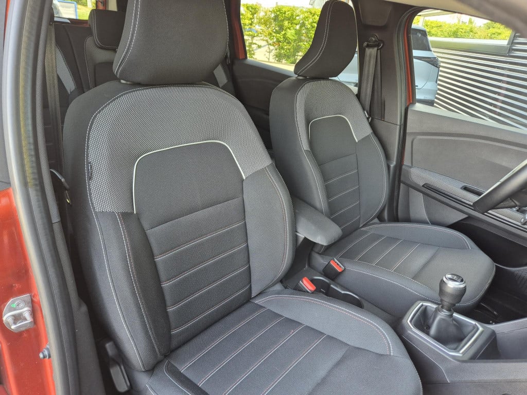 Dacia Jogger tce 110 extreme 5p. all season banden, camera, climate, apple/