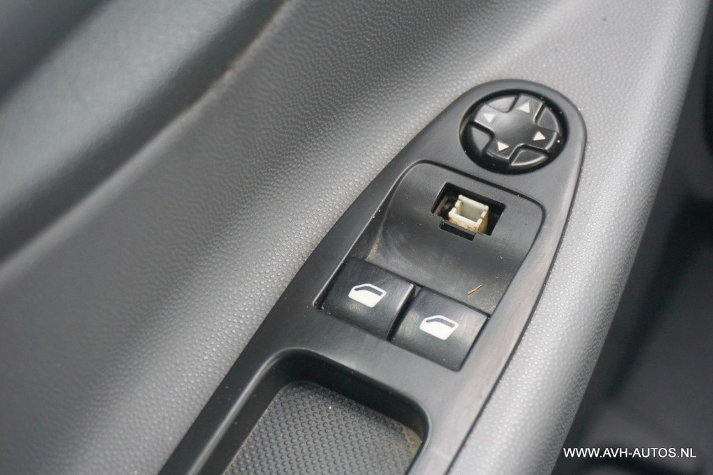 Peugeot Expert 229 1.6 hdi l2h1 dubbel cabine