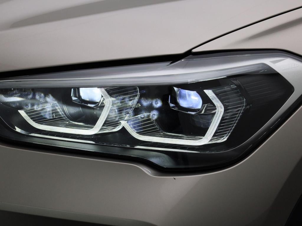 BMW X1 sdrive20i business edition plus | automaat | stoel verwarming | lede
