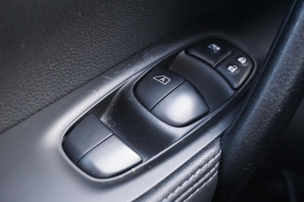 Nissan Qashqai 1.2 tekna - automaat / climate / navi / cruise / leder / cam