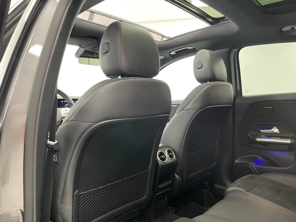 Mercedes-Benz Gla-klasse 250e amg line | trekhaak | panoramadak | 360 camer