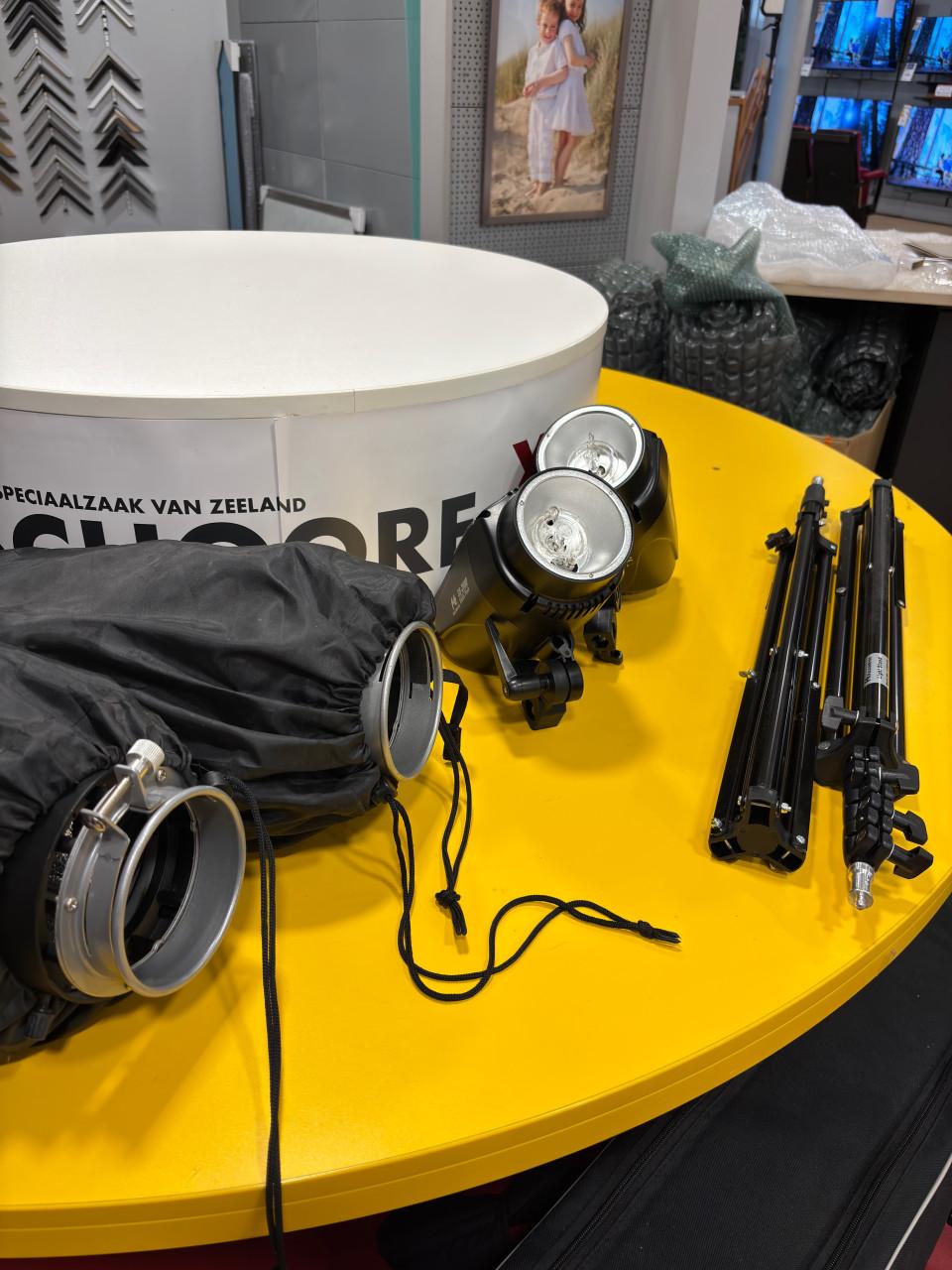 Falcon Eyes Studioset met 2x studioflitsers 200w