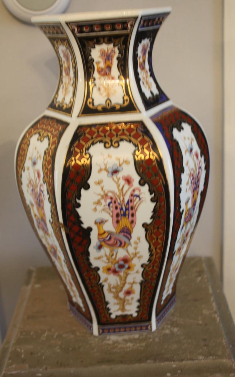 Vaas met vogel en bloemen