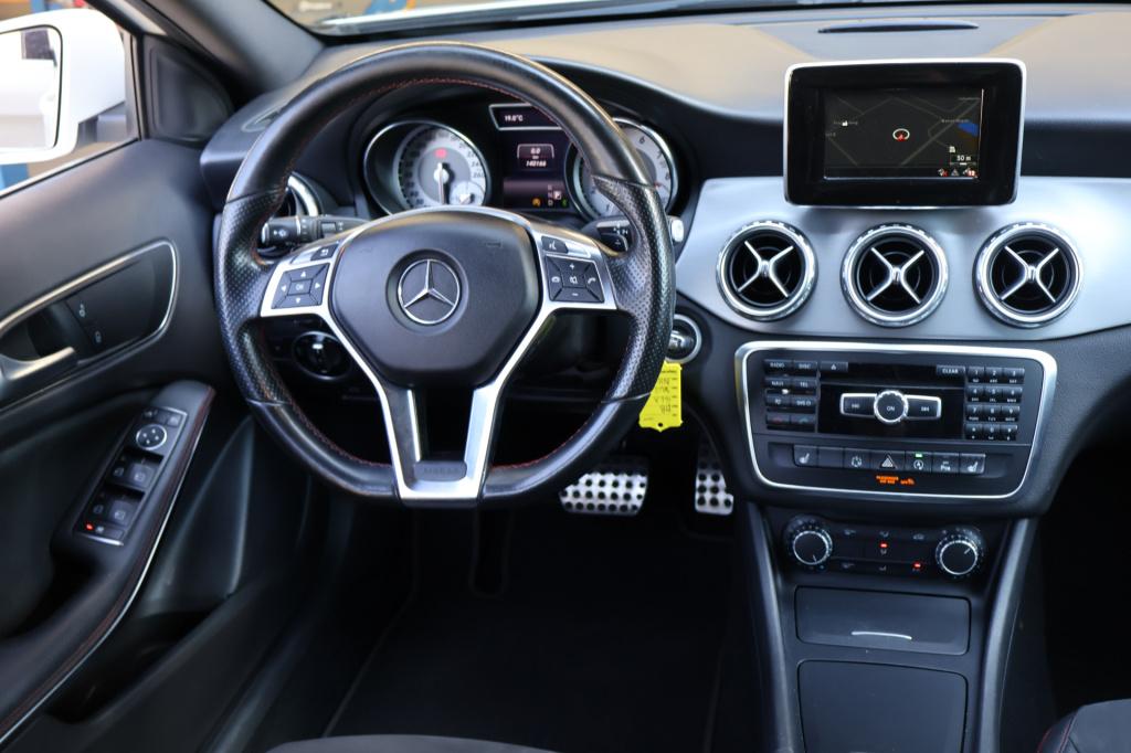 Mercedes-Benz Gla-klasse 200 ambition amg 157 pk i automaat i stoelverwarmi