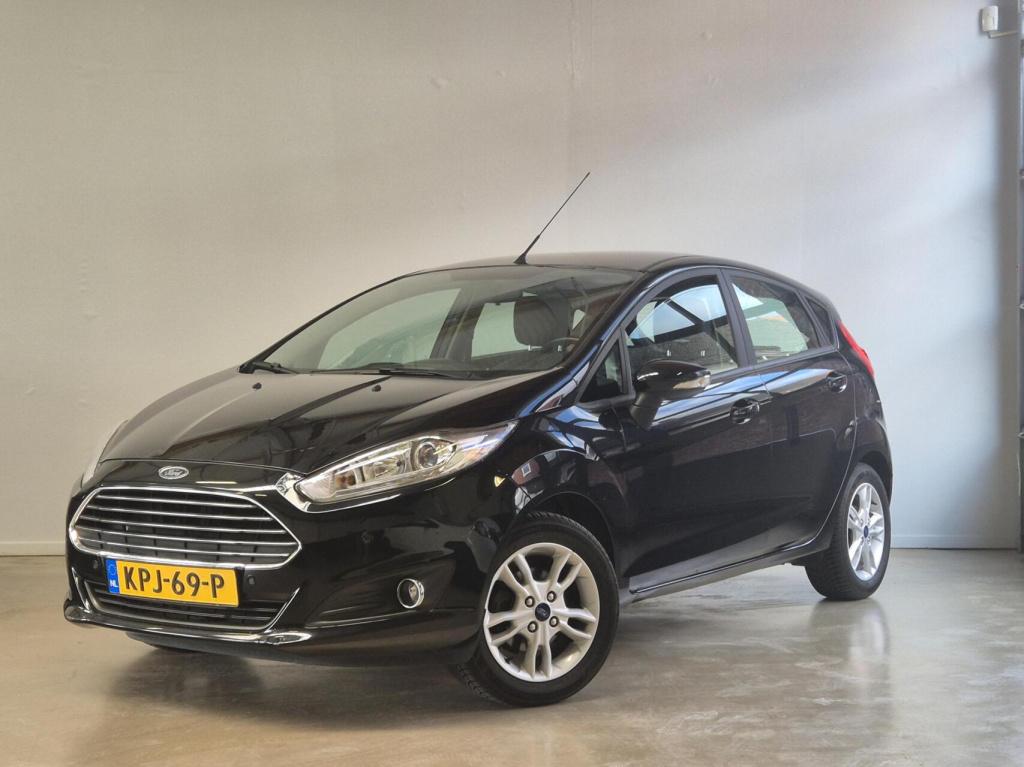Ford Fiesta 1.25 / nieuwe db riem / parkeersensoren / stoelverwarming