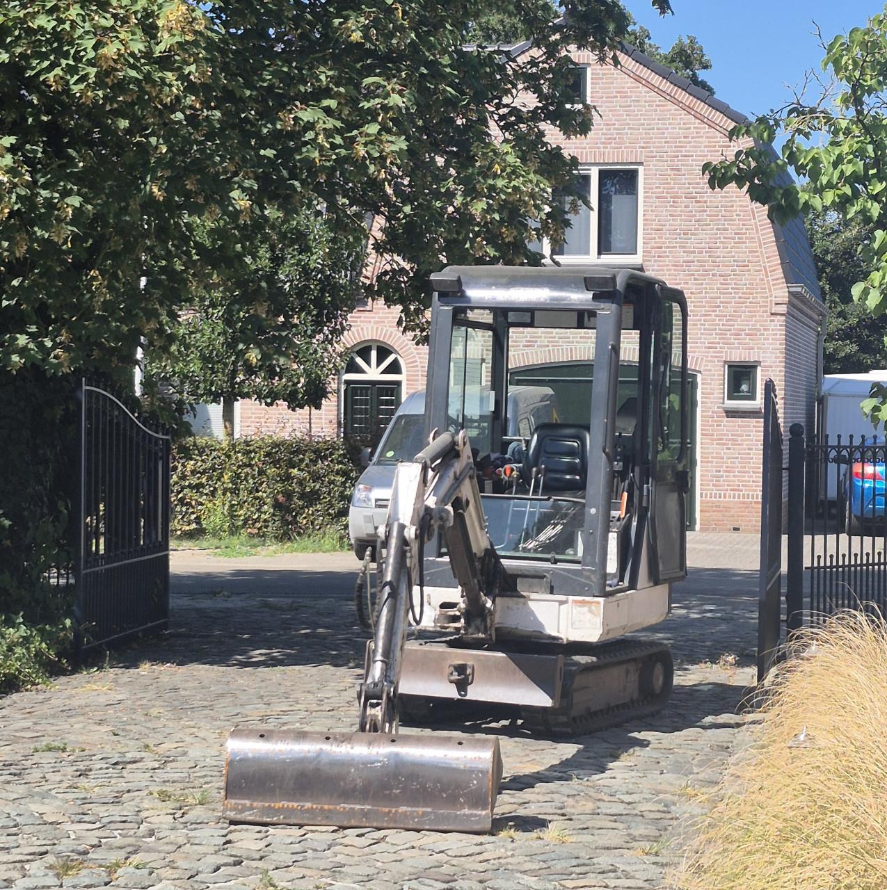 Bobcat 320 minigraver – slechts 1.947 draaiuren – 4 bakken