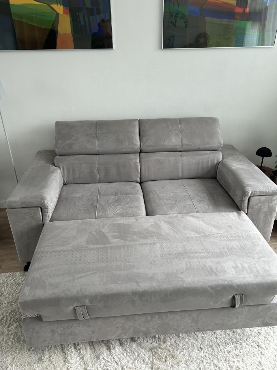 2/3 zitbank met uitschuifbed en verstelbare hoofdsteunen