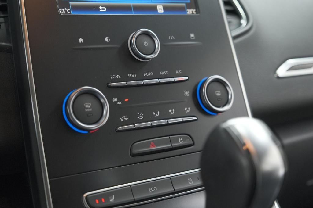 Renault Scenic tce 140 edc limited | camera | stoelverwarming | navigatie |