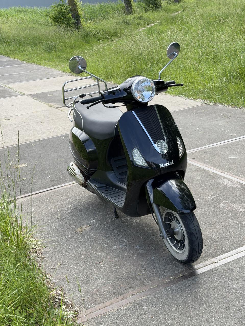 Berini Napoli scooter 4100km 35km/h 4-takt zuinig weinig km