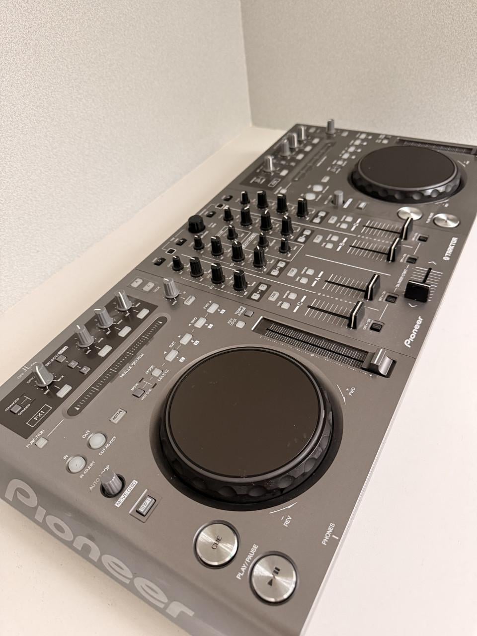 Pioneer DDJ T1 dj controller