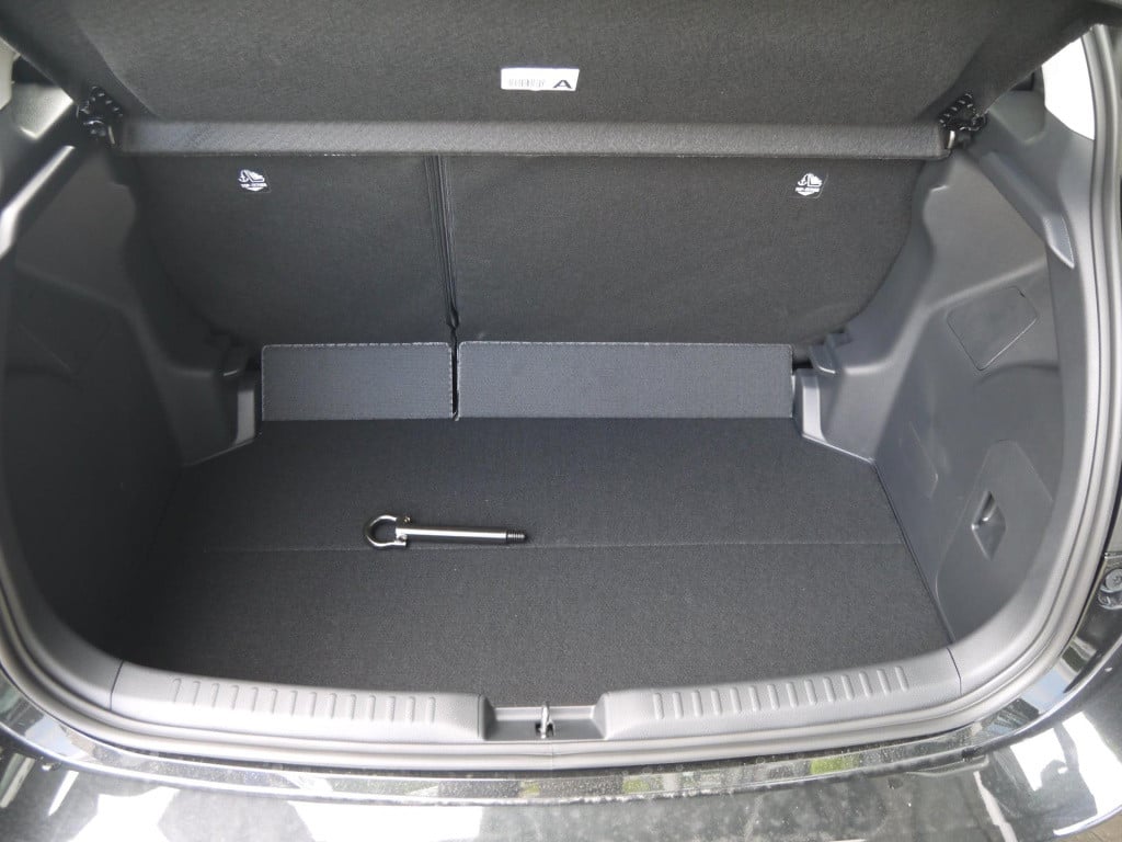 Mazda 2 Hybrid 1.5 centre-line 116