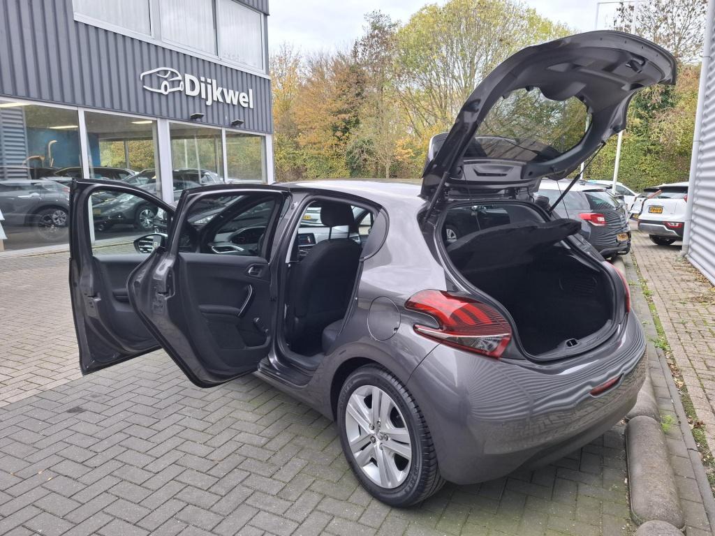 Peugeot 208 1.2 signature nav/airco/cruise/park
