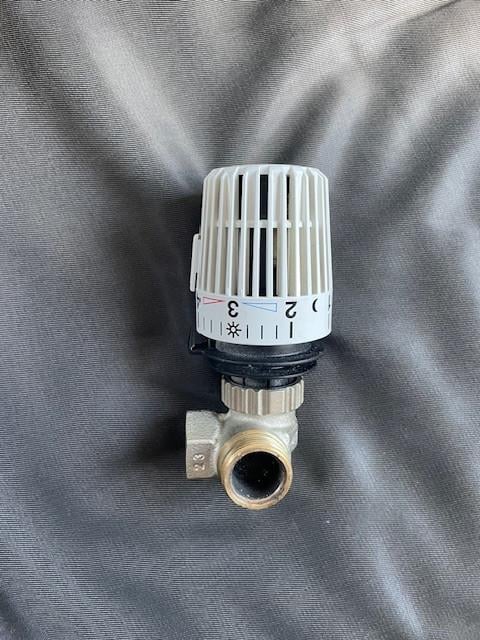 Thermostatische CV Radiatorkraan  1/2''X15mm 90 graden