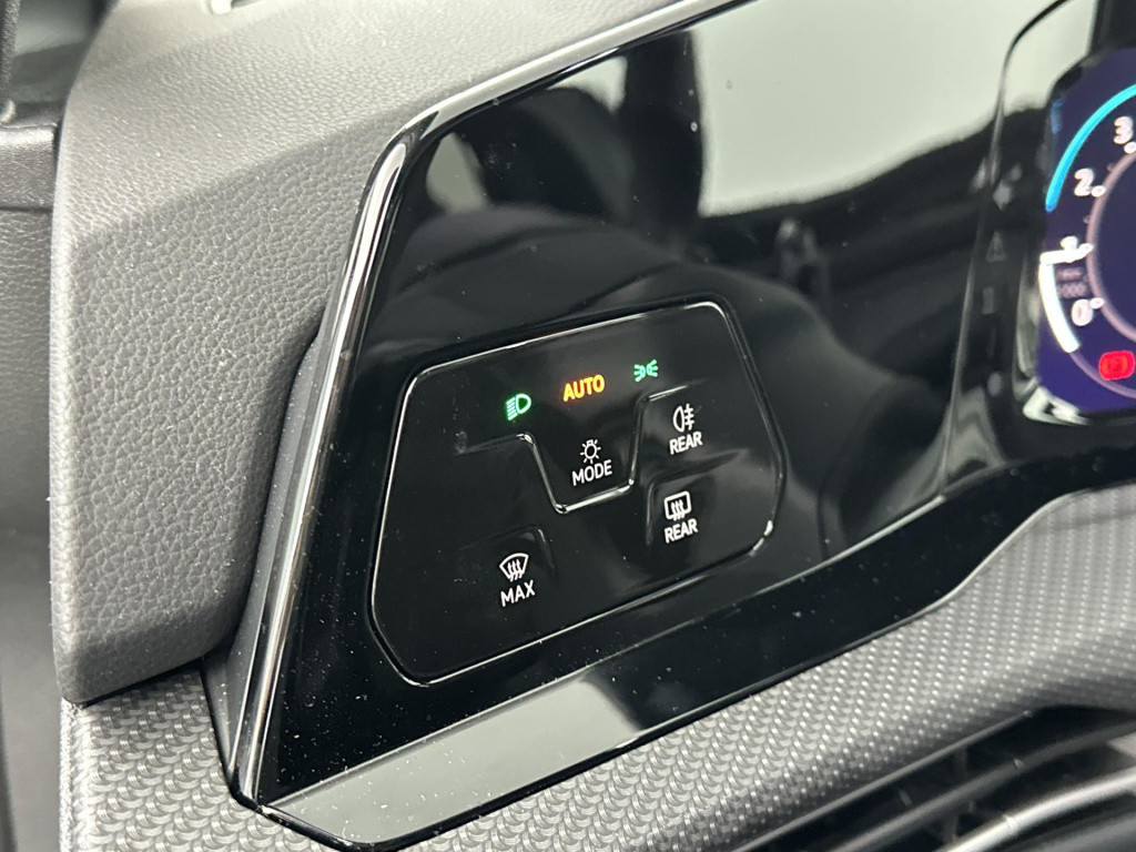 Volkswagen Golf variant 1.5 etsi r-line dsg7