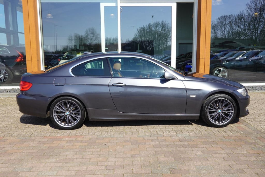 BMW 3-serie coupé 320i corporate lease business line sport