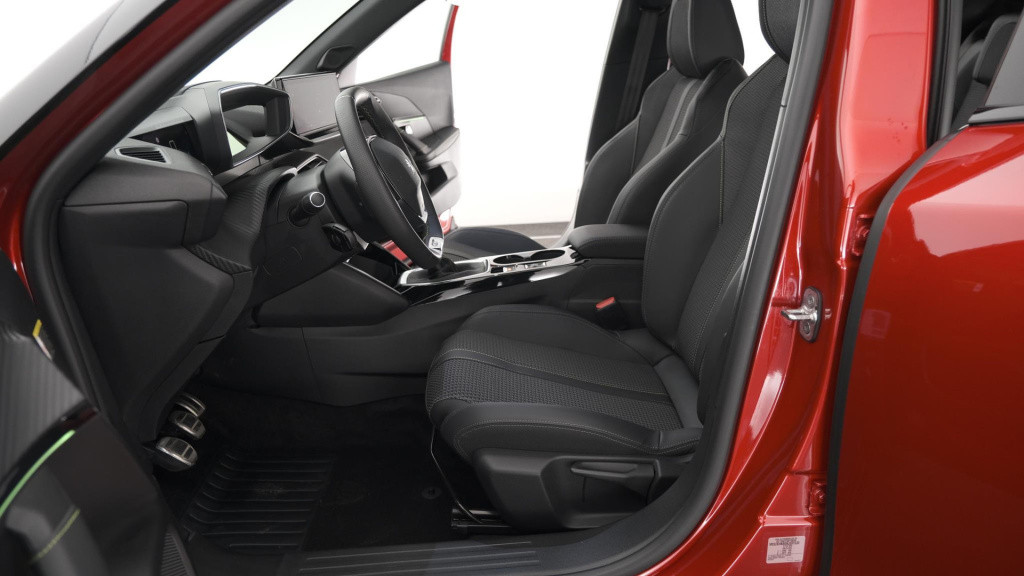 Peugeot 2008 puretech 130 gt | camera | dodehoekdetectie | navigatie | park