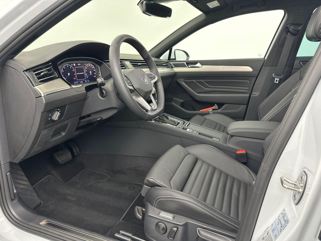 Volkswagen Passat variant 1.5 tsi r-line business dsg7 150pk panoramadak - 