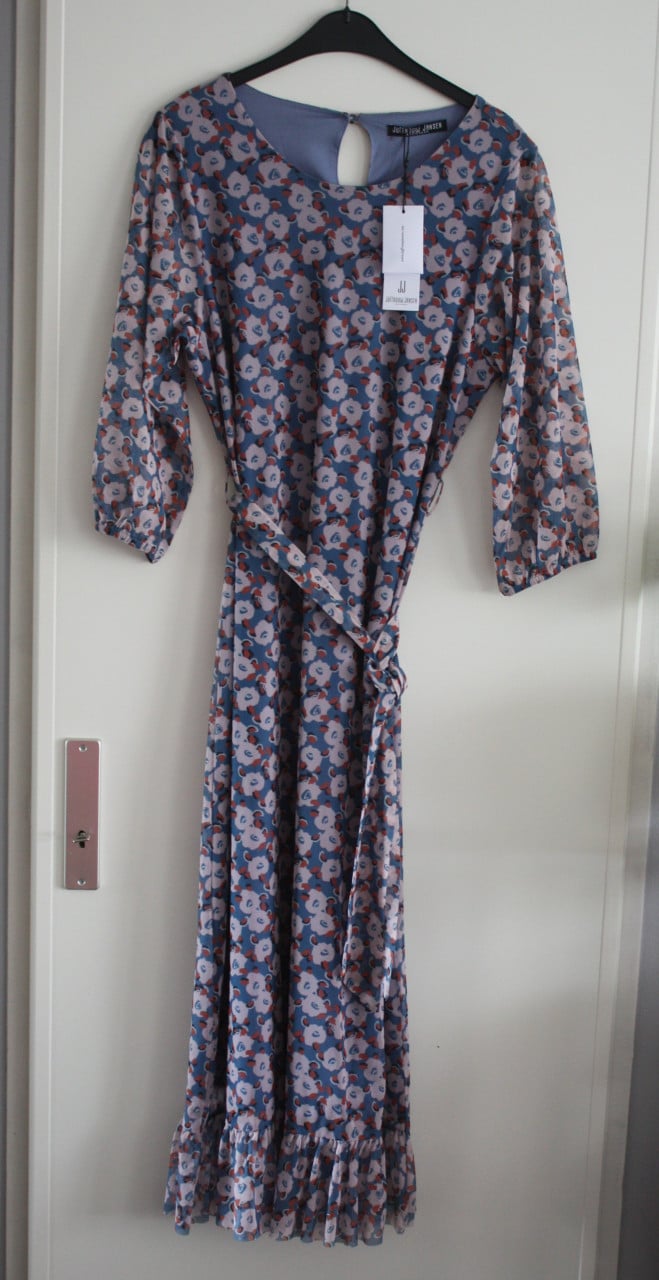 Nieuwe lange jurk licht blauw met bloemen print maat m