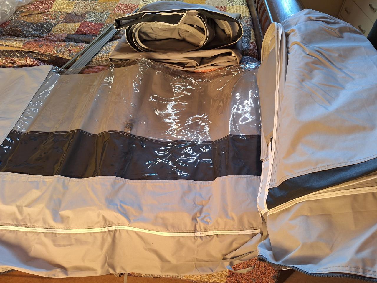 Caravan luifel met zijwanden.