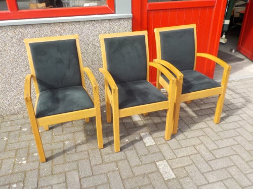 3 mooie kwaliteit armleuning stoelen in zeer goede staat