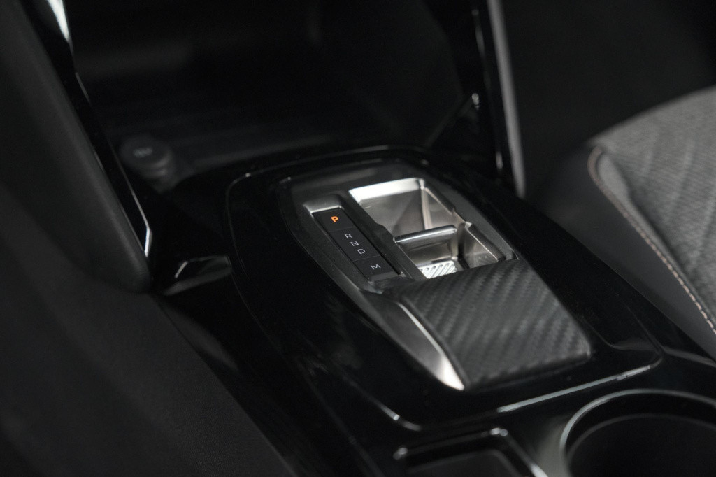 Peugeot 2008 puretech 130 eat8 allure | camera | navigatie | apple carplay 