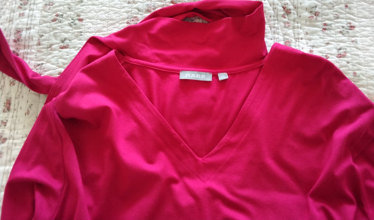 Mooi felroze lang shirt. Merk Rabe